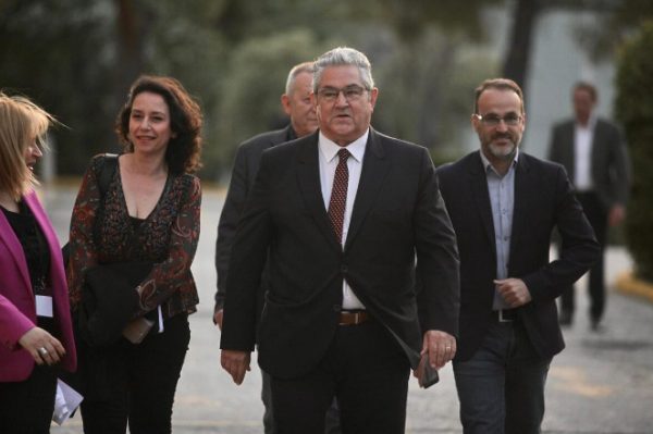 Γιατί ο Δημήτρης Κουτσούμπας φόρεσε γραβάτα στο debate