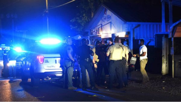 Ένας νεκρός και τουλάχιστον 6 τραυματίες από πυροβολισμούς σε πάρτι στο Μισισιπή
