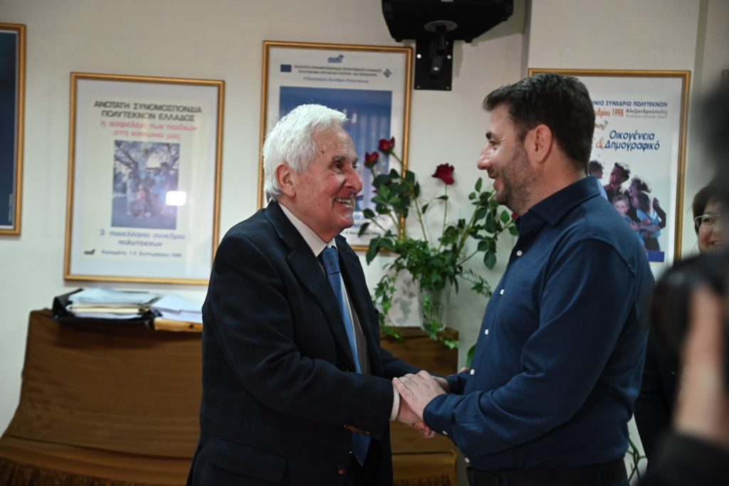 «Κεντρική αγωνία μας το δημογραφικό» – Συνάντηση Ανδρουλάκη με τη Συνομοσπονδία Πολυτέκνων
