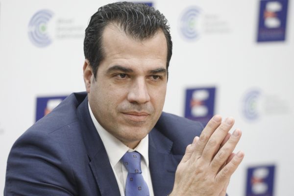 Πλεύρης για την επίθεση με γιαούρτι: «Έβαλε τα κλάματα ο 8χρονος γιος μου»