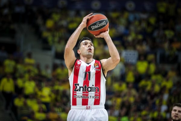 Η… μαχαιριά του Σλούκα στη Φενέρ σε όλες τις γλώσσες