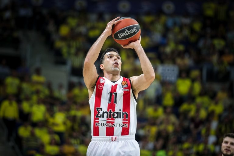 Η… μαχαιριά του Σλούκα στη Φενέρ σε όλες τις γλώσσες