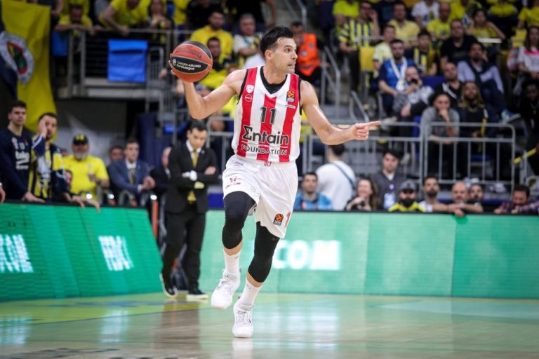 Το twitter «τρελάθηκε» με την τριποντάρα του Σλούκα