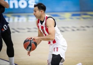 Η αγκαλιά του Αγγελόπουλου με τον Σλούκα και η τρέλα στα αποδυτήρια του Ολυμπιακού