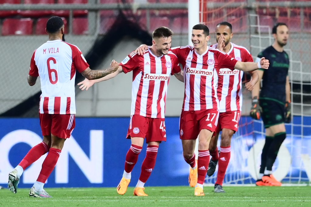 Ολυμπιακός Σύνδεσμος Φιλάθλων Πειραιώς (1-0)