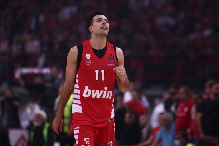 Ο Σλούκας οδηγεί τον Ολυμπιακό στο πρωτάθλημα (vids)