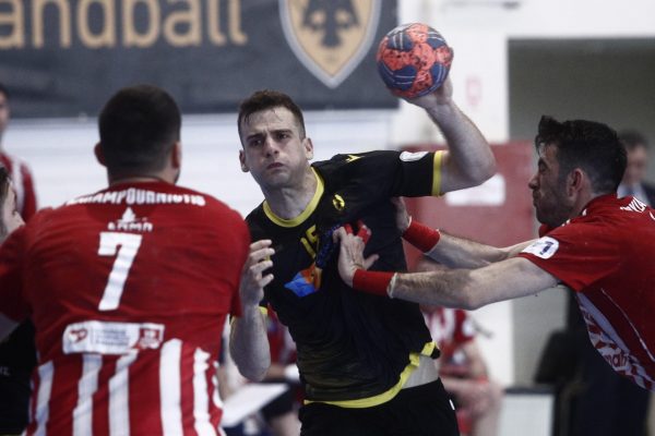 ΑΕΚ – Ολυμπιακός 21-19: Εκαναν το 1-0 οι κιτρινόμαυροι