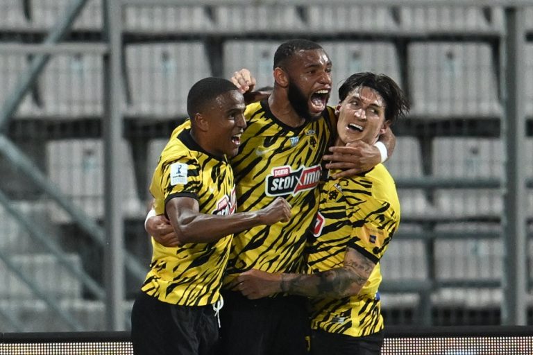 Ο Μουκουντί δίνει το προβάδισμα στην ΑΕΚ (vid)