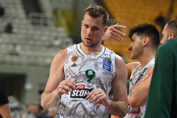 Ο Αγραβάνης απέναντι στο «κόκκινο» παρελθόν του