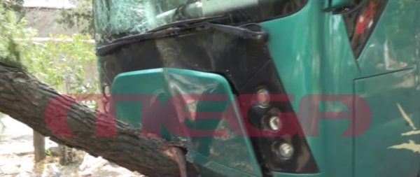 Τροχαίο στην Αίγινα: Στον ανακριτή ο οδηγός του ΚΤΕΛ – Τα νεότερα για την υγεία των τριών μαθητριών