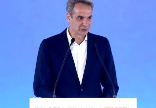 Μητσοτάκης: Μιλάω για την Ελλάδα του 2023 – Αφήνουμε τον Τσίπρα να μιλάει μπροστά στο άγαλμα του Βελουχιώτη