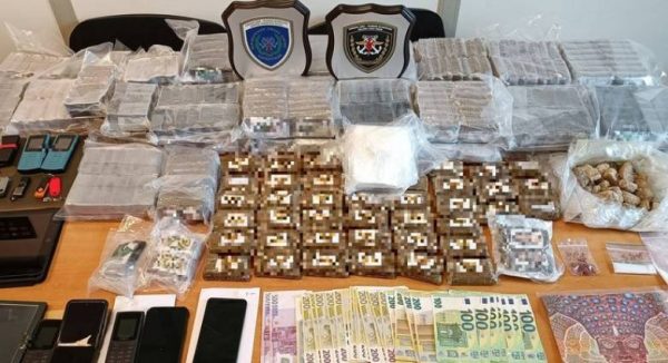 Μεγάλη ποσότητα ναρκωτικών εντόπισε ο σκύλος του Λιμενικού στην Πάτρα