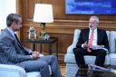 Υπηρεσιακός πρωθυπουργός ο Ιωάννης Σαρμάς – Τι περιέχει ο μπλε φάκελος που παρέλαβε από τον Μητσοτάκη
