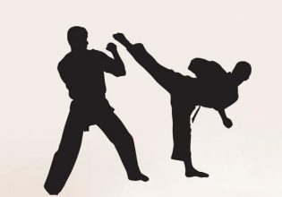 Δικάζεται για ασέλγεια ο προπονητής πολεμικών τεχνών στην Κρήτη – «Μας έβαζε να του κάνουμε μασάζ και έβλεπε πορνό»