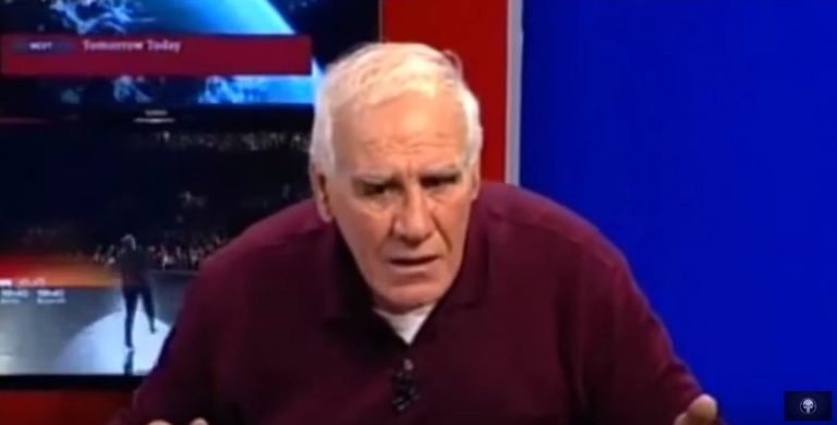 «Κάνε ντιμπέι ρε, τι κωλώνεις…» – Το θρυλικό βίντεο του Νίκου Αλέφαντου