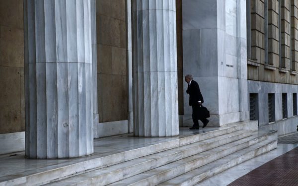 Επαναφέρει την πρόταση Μητσοτάκη ο Σκέρτος για τα προγράμματα των κομμάτων – «ΓΛΚ ή ΤτΕ να τα κοστολογήσουν»