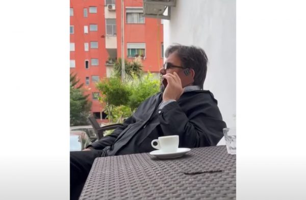 Εκλογές στην Αλβανία: Βίντεο τον έπιασε να ζητάει χρήματα για να ψηφίσει – «100.000 λεκ μόνο είναι ντροπή»