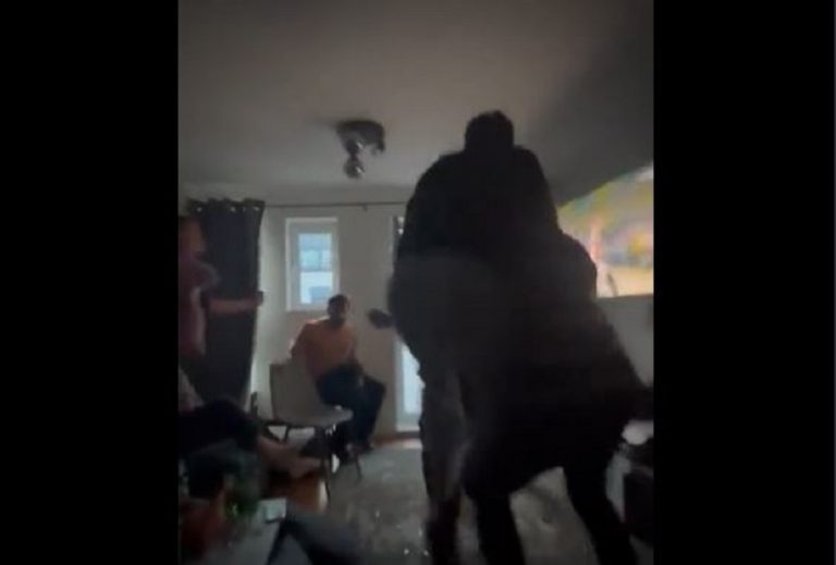 Απίστευτο: Φίλος του  Ολυμπιακού έσπασε λάμπα με το κεφάλι από τους πανηγυρισμούς στο καλάθι του Σλούκα