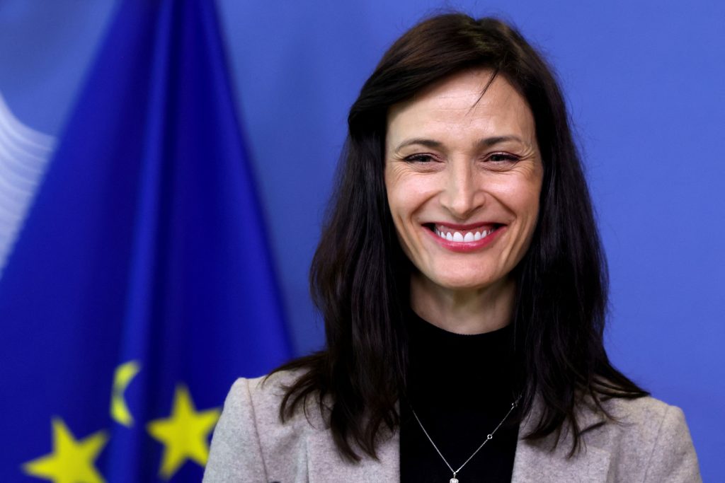 Μια Ευρωπαία Επίτροπος σε… επικίνδυνες πολιτικές αποστολές