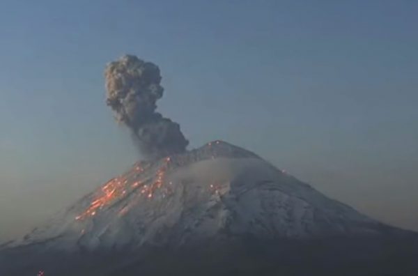 Ηφαίστειο στο Μεξικό: Απανωτές εκρήξεις στο Ποποκατέπετλ – Δείτε βίντεο