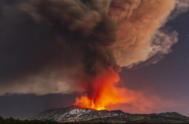 Αίτνα: Εξερράγη το ηφαίστειο - Αναστολή πτήσεων στην Κατάνια