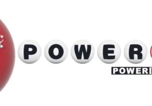 ΗΠΑ: Μήνυσε τον νικητή των 2 δισ. στο Powerball γιατί του «έκλεψαν» το δελτίο