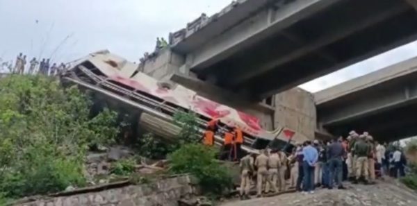Δυστύχημα στην Ινδία: Λεωφορείο έπεσε σε φαράγγι – Τουλάχιστον 10 νεκροί και 55 τραυματίες
