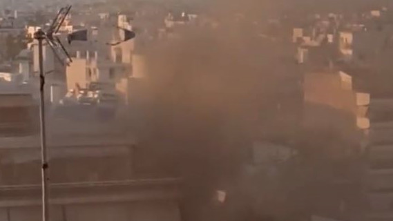 Φωτιά σε πολυκατοικία στην Καλλιθέα – Έκλεισε η Θησέως