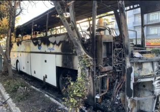 Επεισόδια στη Γεωπονική: Στις φλόγες τρία τουριστικά λεωφορεία