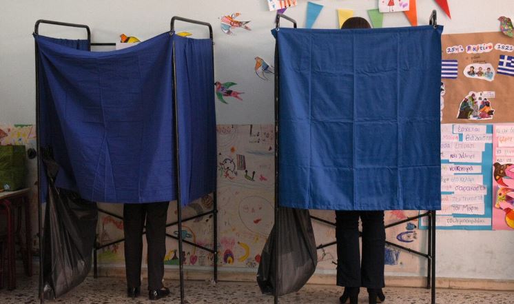 Εκλογές 2023: Νονός πήγε να ψηφίσει και τον κράτησαν «αιχμάλωτο» στο εκλογικό κέντρο