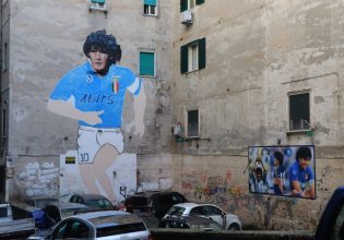 Ταξίδι στη Νάπολη – Ποιος είναι ο άνθρωπος που ζει στο κεφάλι του Μαραντόνα