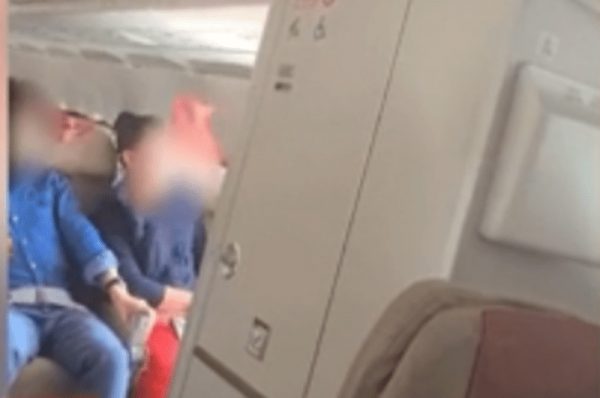 Εφιάλτης στην Νότια Κορέα: Δυσφορία αισθάνθηκε ο επιβάτης που άνοιξε την πόρτα του αεροπλάνου