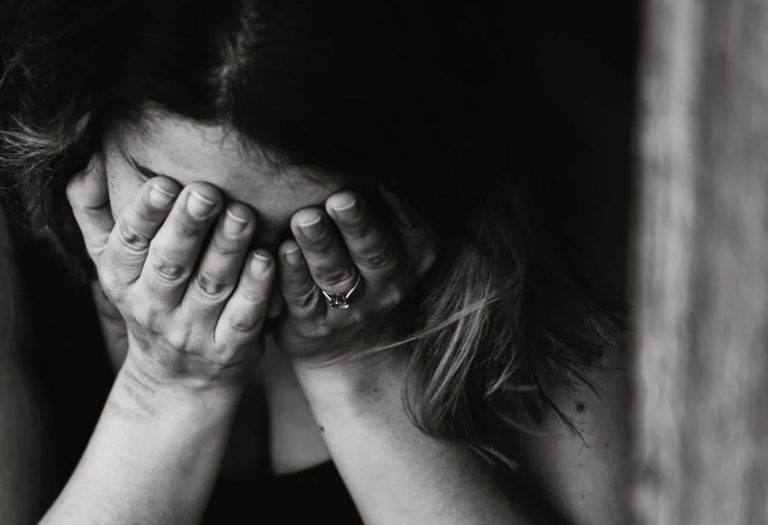 Σεξουαλική παρενόχληση στη Θεσσαλονίκη: 23χρονη κατήγγειλε ότι την περικύκλωσαν τρεις άνδρες – Η ανάρτησή της