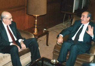 Το πρώτο debate στην Ελλάδα: Το κάζο του Ανδρέα στον Μητσοτάκη που έκανε ακόμη και τη Μαρίκα να γελάσει [βίντεο]