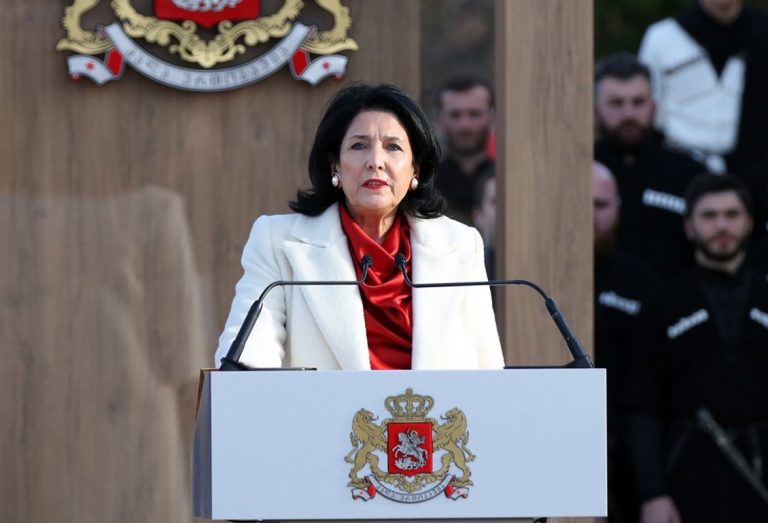 Πτήσεις ανάμεσα σε Ρωσία και Γεωργία: Η απόφαση που εξόργισε τη Γεωργιανή πρόεδρο