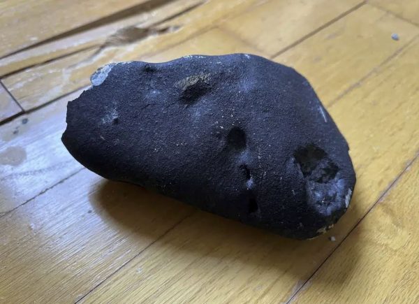 Άκουσαν έναν γδούπο, βρήκαν στην κρεβατοκάμαρα έναν ζεστό μετεωρίτη