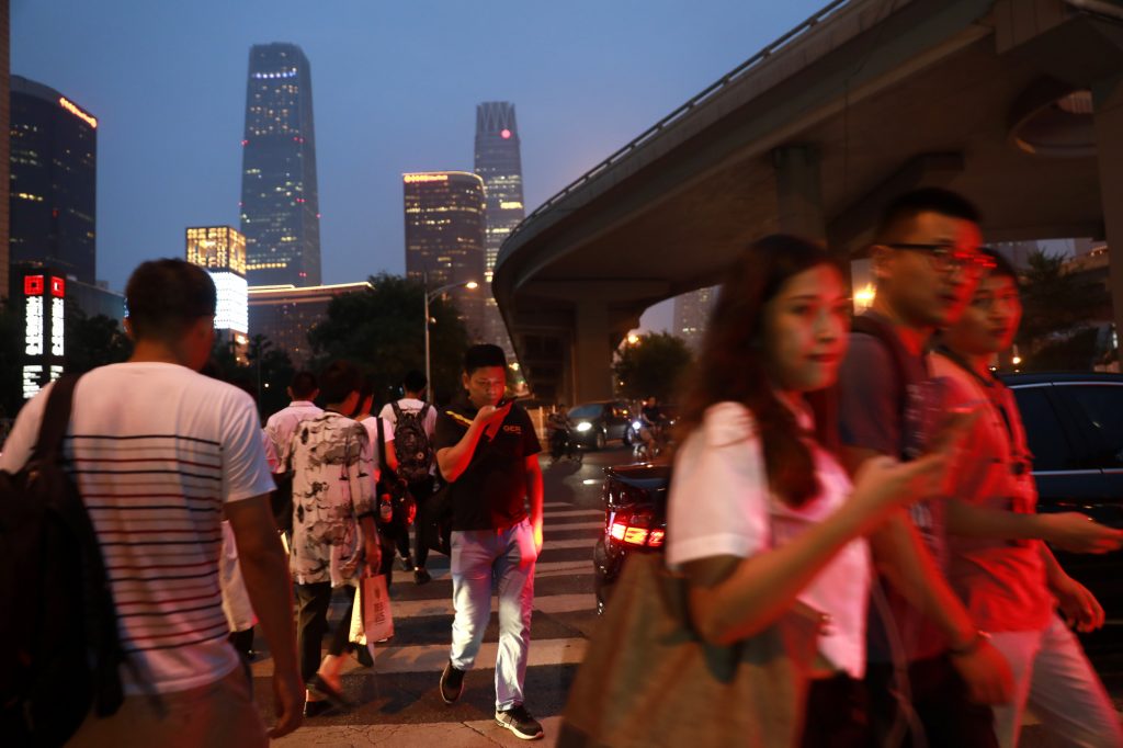 Οι Millennials στην Κίνα «σφίγγουν το ζωνάρι»
