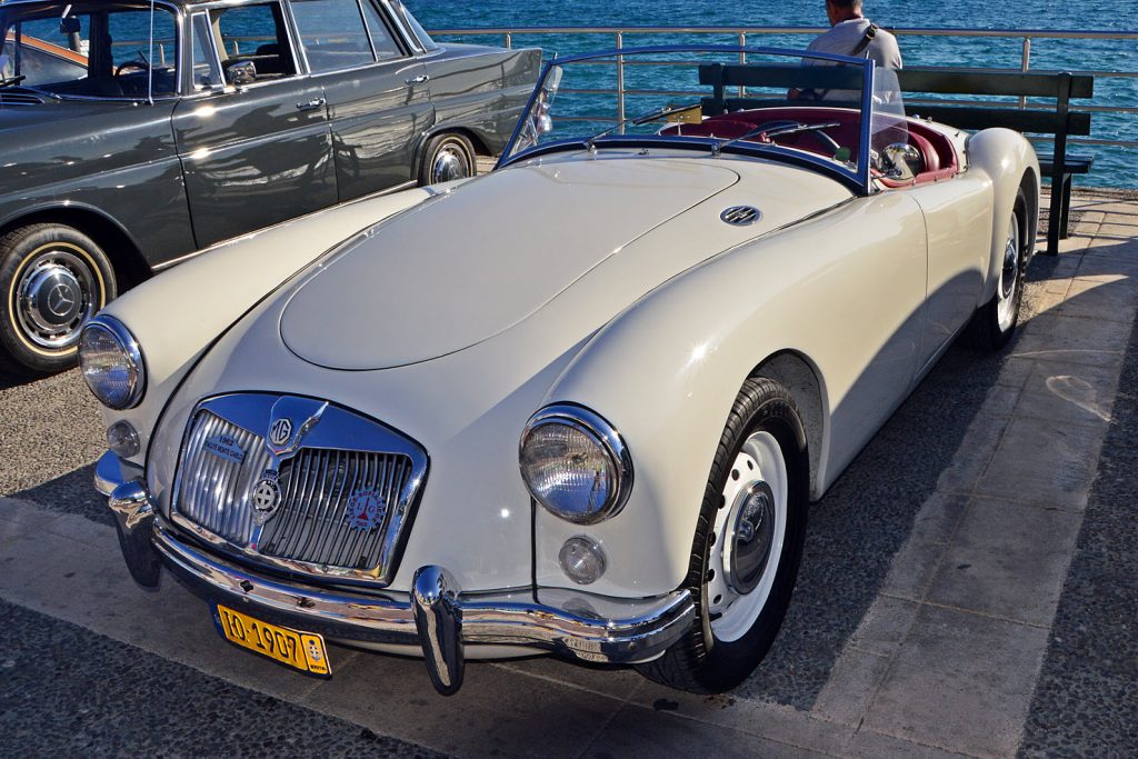 Cadillac, Ferrari και άλλα εκπληκτικά αυτοκίνητα στην έκθεση Alimos Classic Car