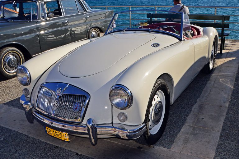 Cadillac, Ferrari και άλλα εκπληκτικά αυτοκίνητα στην έκθεση Alimos Classic Car