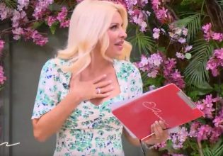 Σταυροκοπιόταν η Ελένη Μενεγάκη – «Δεν πάμε καλά…»