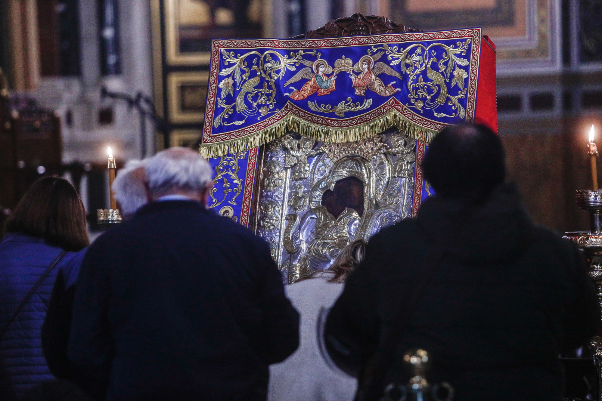 Τέμπη: Τρισάγιο στη μνήμη των θυμάτων της τραγωδίας στη Μητρόπολη - Ουρές για την εικόνα της Παναγίας «Άξιον Εστί»