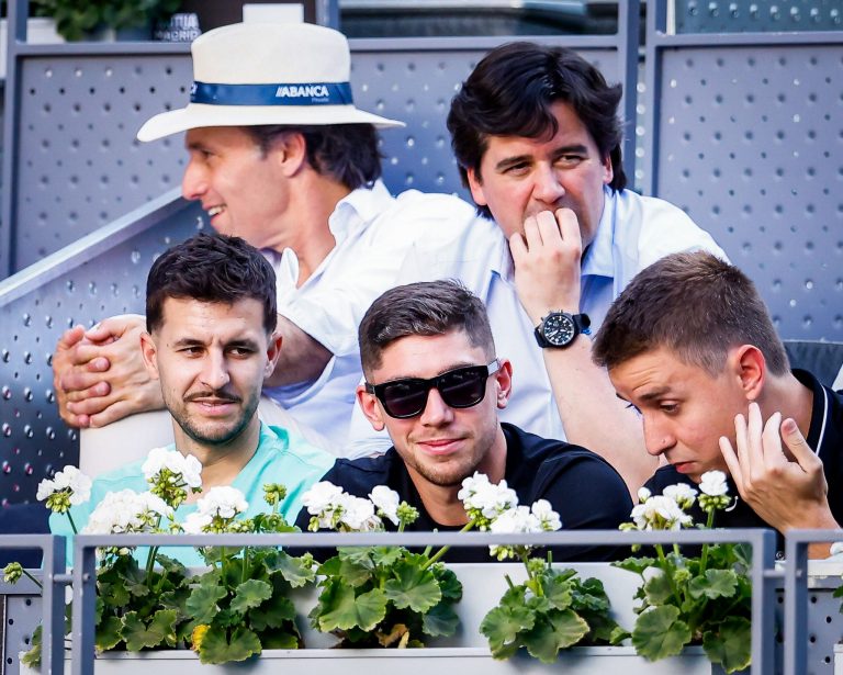 Η Ρεάλ Μαδρίτης στο πλευρό του Αλκαράθ! (pics)