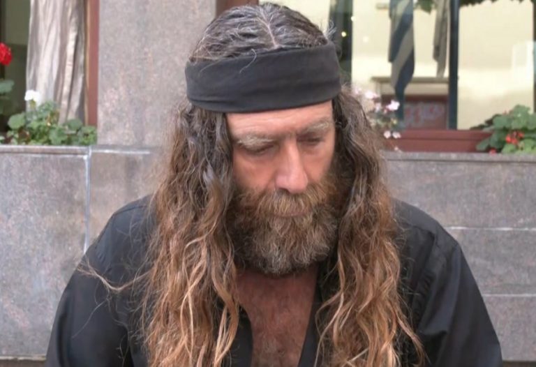 Βαγγέλης Γιακουμάκης: Παράσταση στη μνήμη του αδικοχαμένου φοιτητή – «Δεν θα αντέξω να τη δω» λέει ο πατέρας του