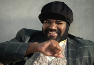 Gregory Porter: Ποιος είναι ο γητευτής της τζαζ που θα σαρώσει το Ηρώδειο