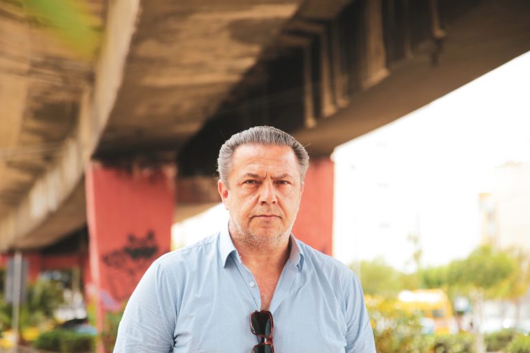 Ο Στάθης Σταμουλακάτος στον θρυλικό «Τσίου» που έρχεται τον Ιούνιο – Δείτε το video trailer