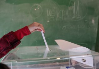 Εκλογές 2023 – Πάτρα: Συνελήφθη ηλικιωμένη επειδή έριξε δύο φακέλους στην κάλπη