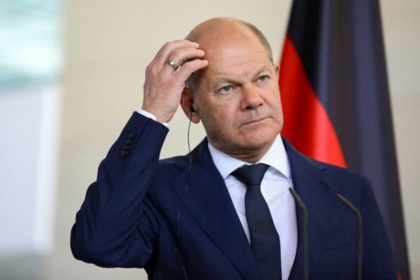 Σολτς: Εχω την πρόθεση, όταν έρθει η ώρα, να μιλήσω ξανά με τον Πούτιν