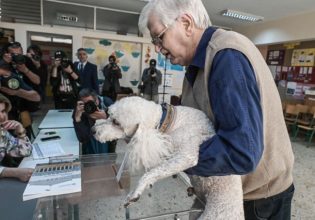 Εκλογές 2023: Τα απολαυστικά στιγμιότυπα από την εκλογική διαδικασία