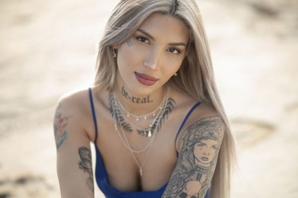 Έβαλε μαγιό και τρέλανε κόσμο η Μπέριλ ΜακΚίσικ