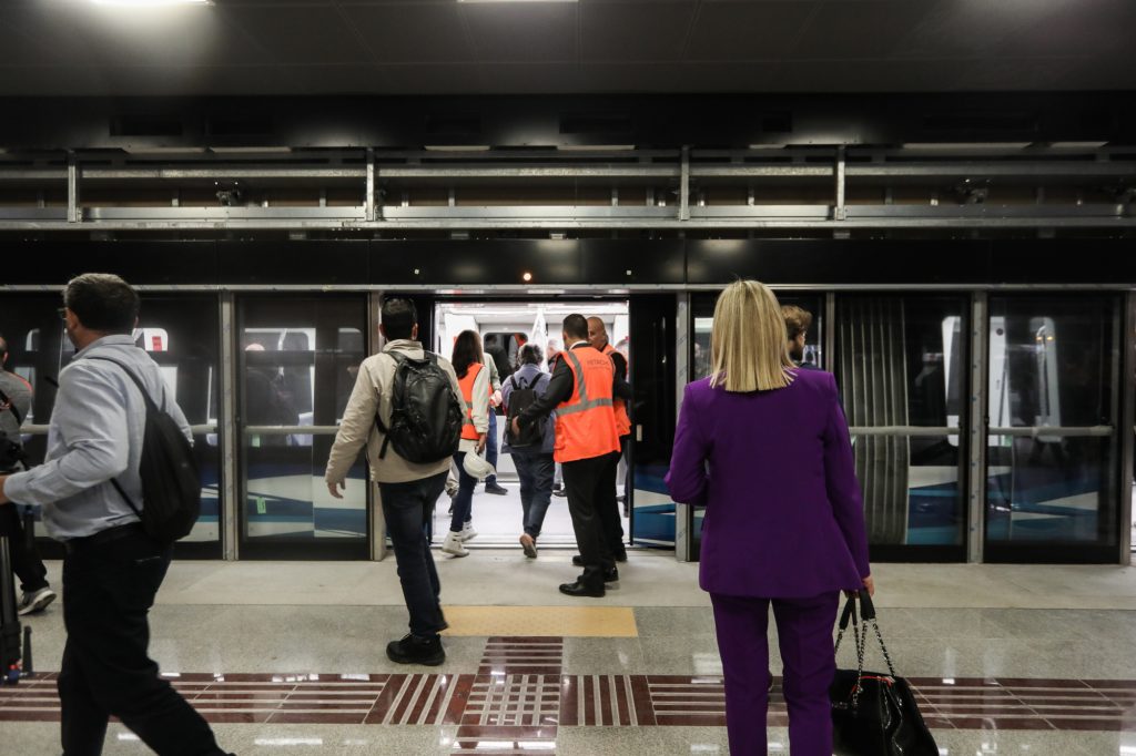 Μετρό Θεσσαλονίκης: Έκανε το πρώτο δρομολόγιο με επιβάτες – Δείτε βίντεο και φωτογραφίες